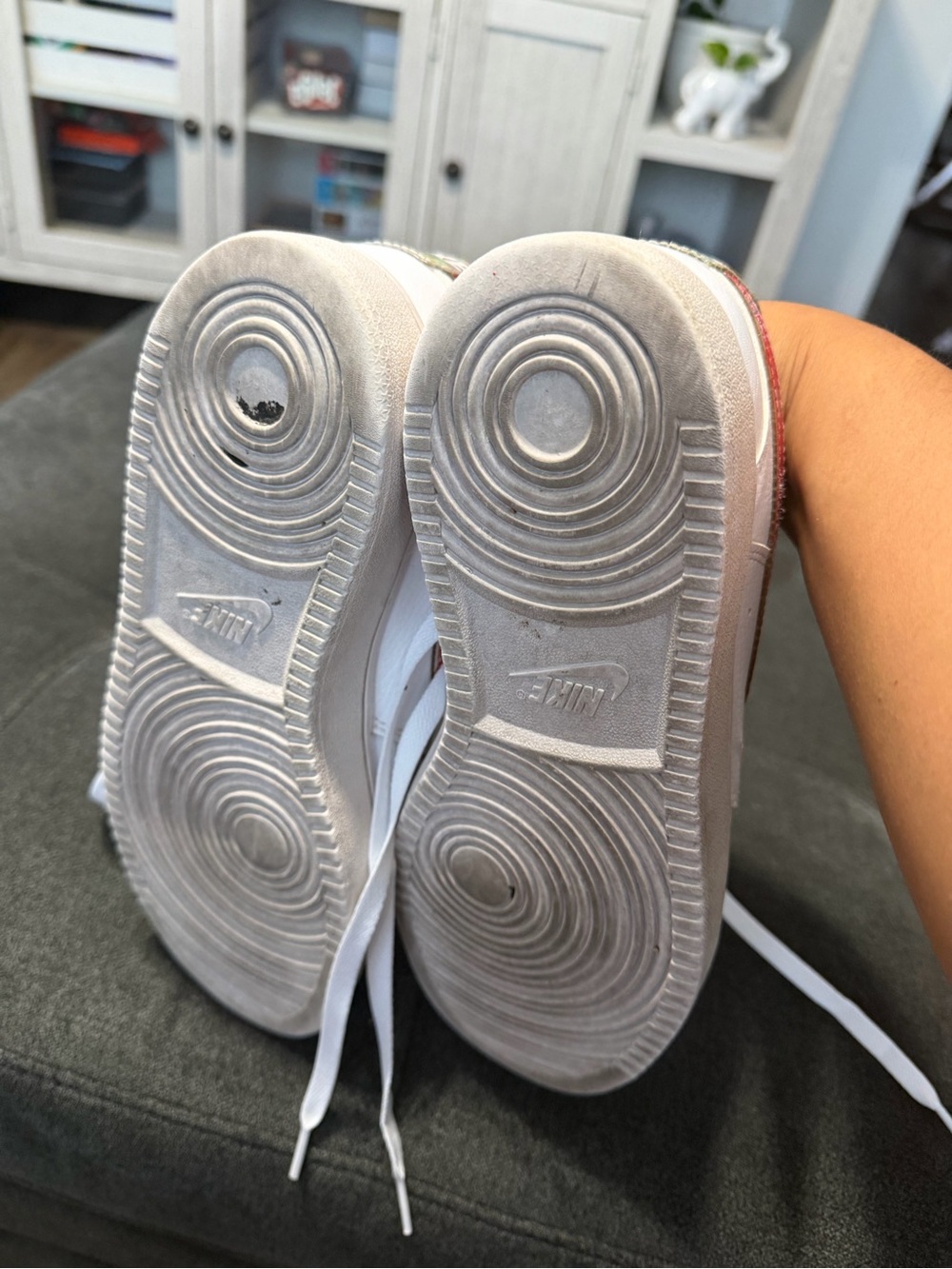 Nike White Low-Top Sneakers with Red-Pink Swoosh - Picture 5 of 7